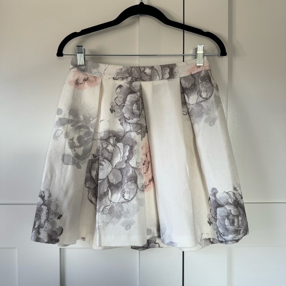 Forever 21 Pleated Floral Mini Skirt (Medium) | NWT